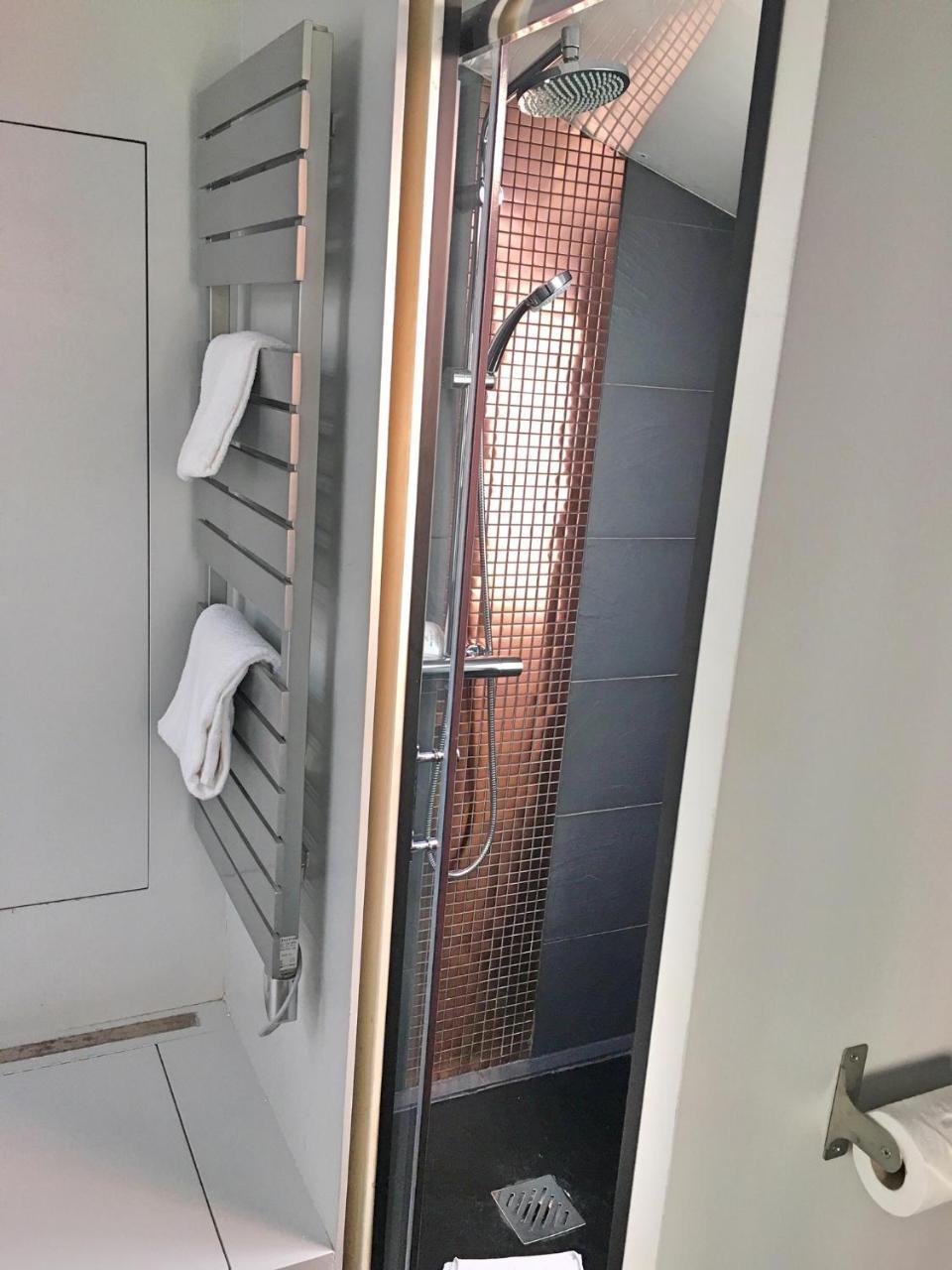 乐欣船屋酒店 南特 外观 照片